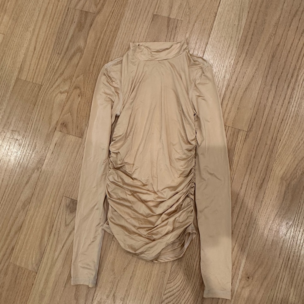 ARITZIA SILKY SMOOTH TURTLENECK